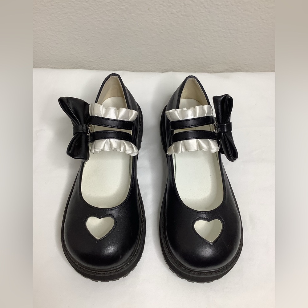 Berobello Black and White Girls Maryjane Shoes with Heart Cutout Size 36 5.5